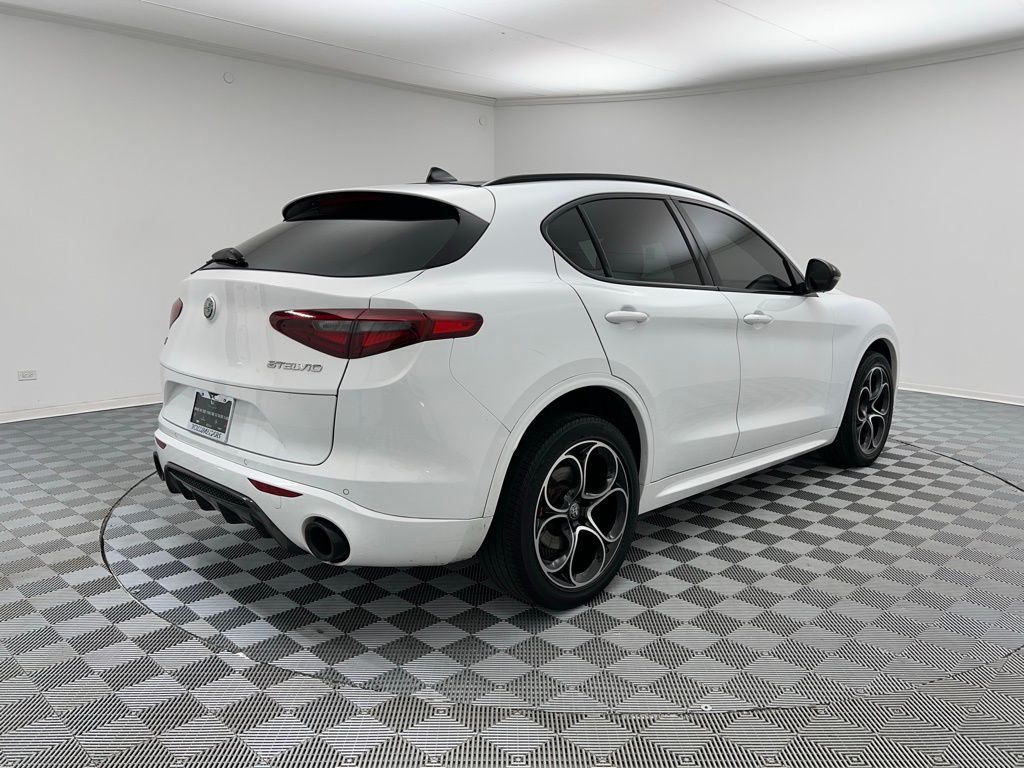 2022 Alfa Romeo Stelvio Ti Sport photo 4