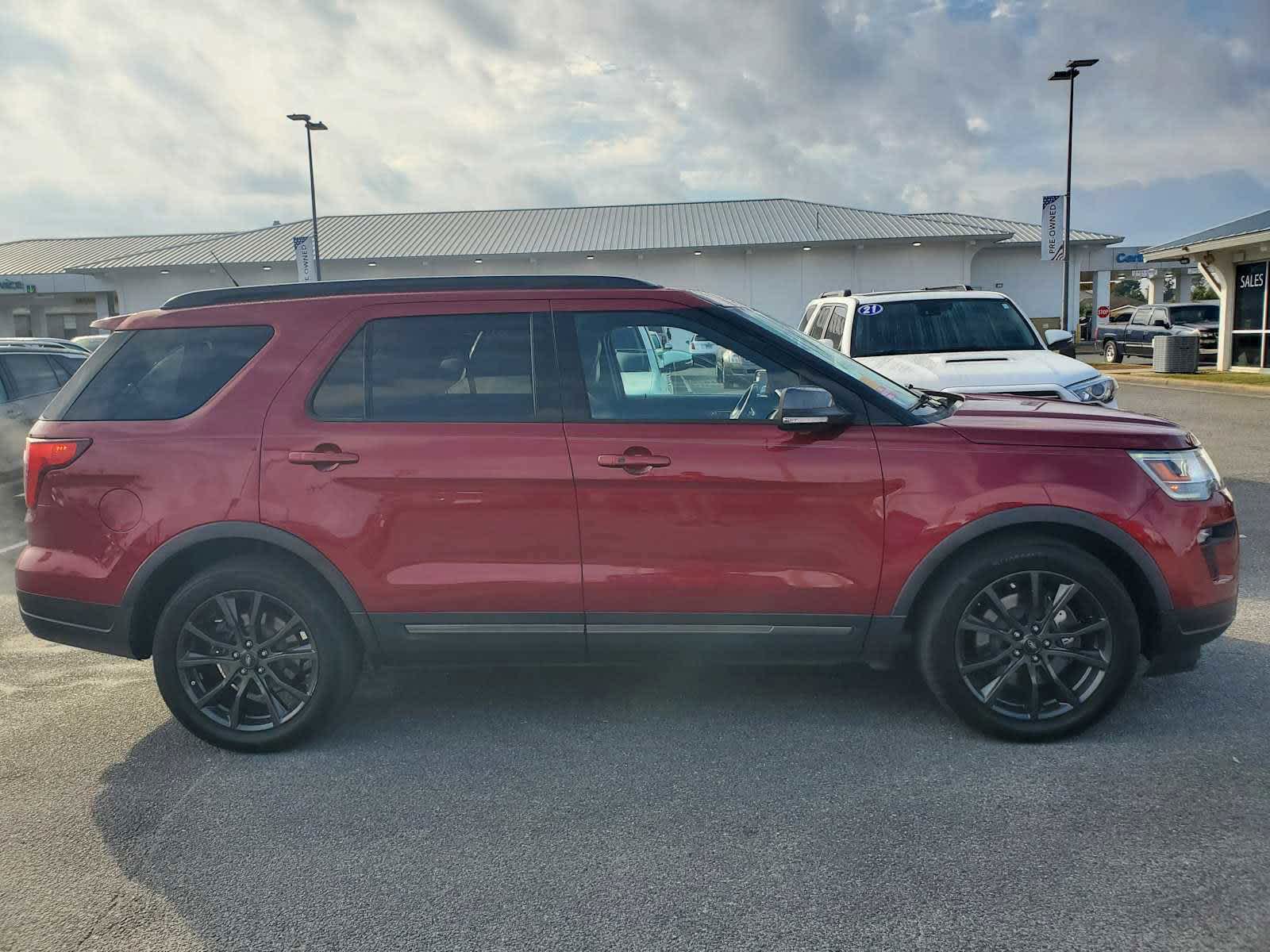 2018 Ford Explorer XLT photo 2
