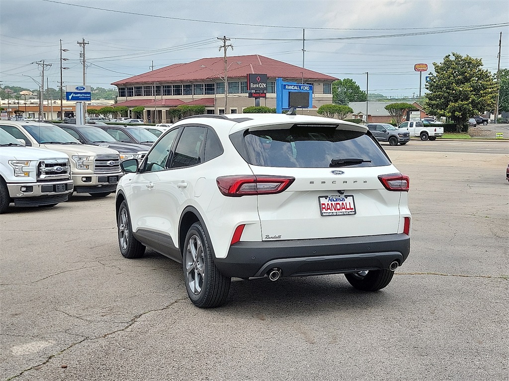 2025 Ford Escape ST-Line photo 4