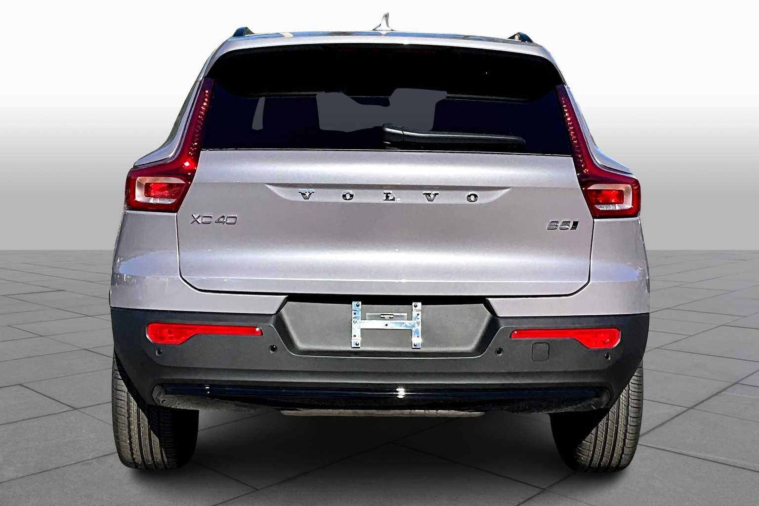 2026 Volvo XC40 Plus photo 4