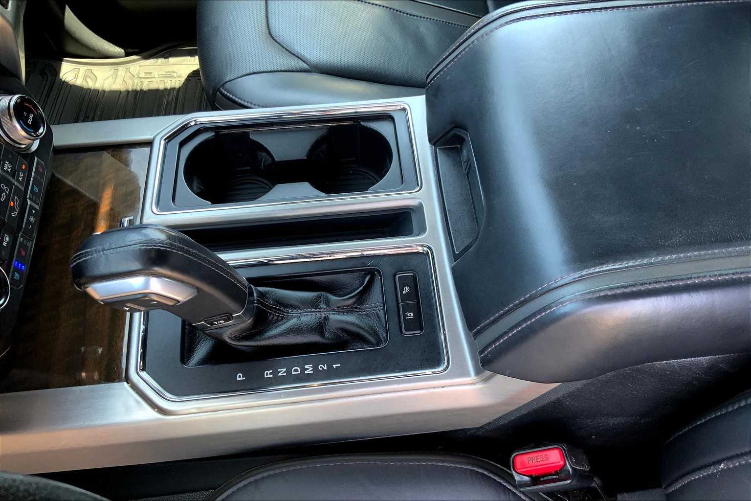 2015 Ford F-150 Platinum photo 14