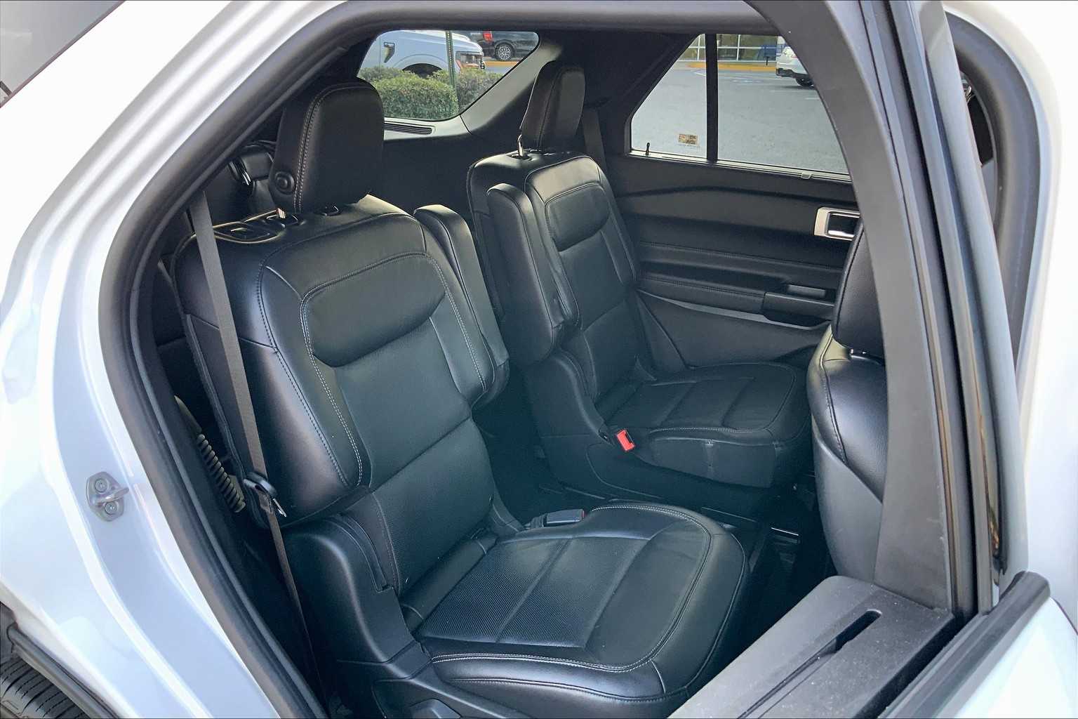 2020 Ford Explorer Limited photo 18