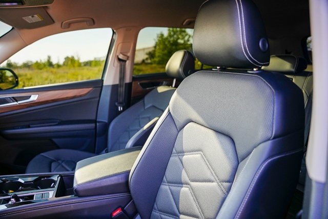 2024 Volkswagen Atlas SE Technology photo 9
