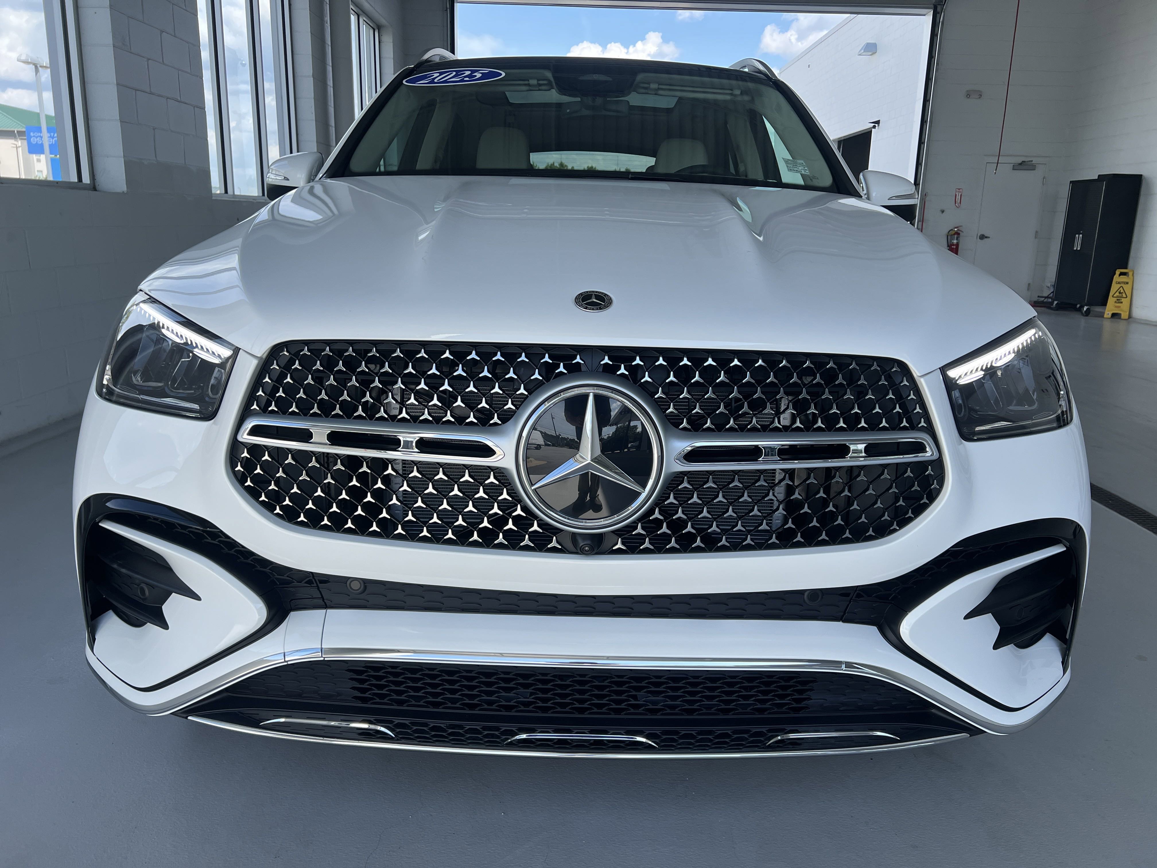 2025 Mercedes Benz GLE 350 4MATIC photo 4