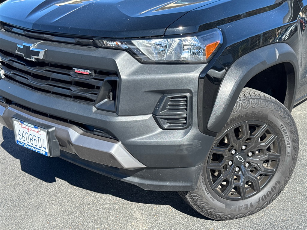 2025 Chevrolet Colorado Trail Boss photo 2