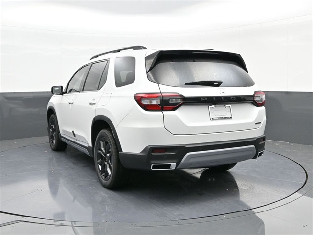 2025 Honda Pilot Touring photo 3