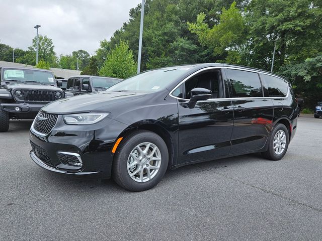 2025 Chrysler Pacifica photo 3