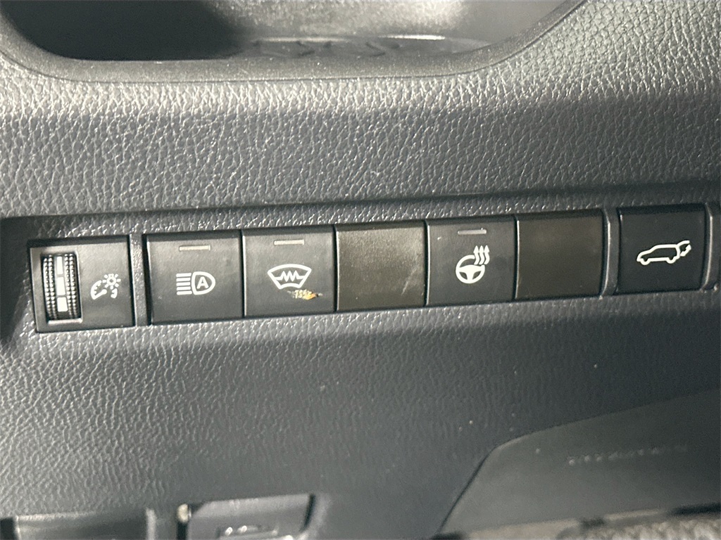 2023 Toyota RAV4 XLE Premium photo 11