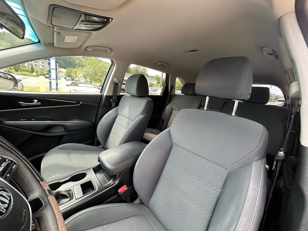 2019 Kia Sorento LX photo 9