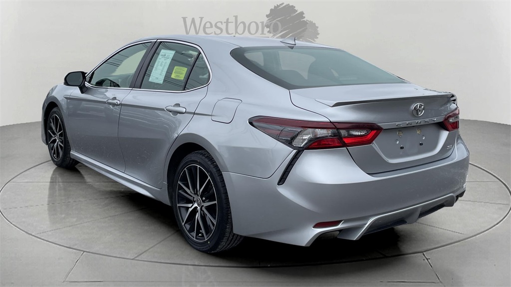 2022 Toyota Camry SE photo 5