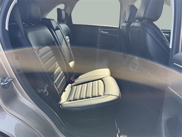 2020 Ford Edge SEL photo 24