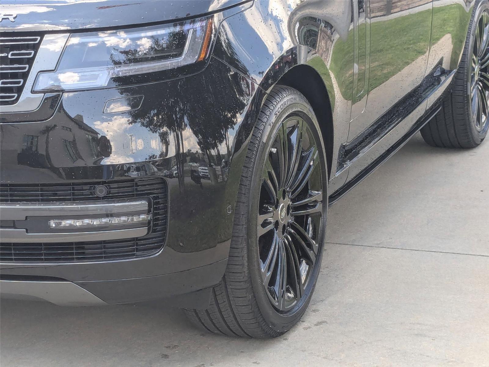 2025 Land Rover Range Rover SE photo 8