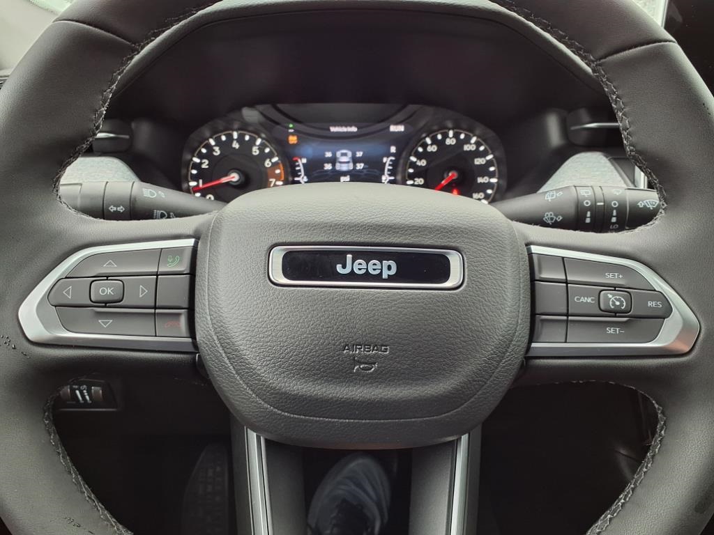 2025 Jeep Compass Latitude photo 18
