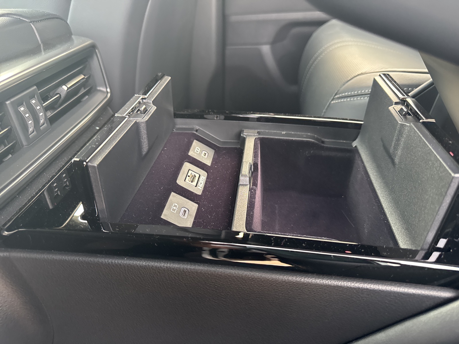 2022 Lexus LX 600 Ultra Luxury photo 24