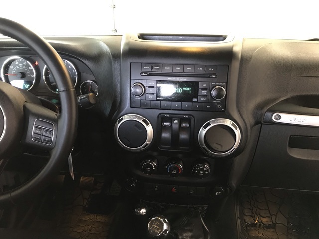 2014 Jeep Wrangler Rubicon photo 18