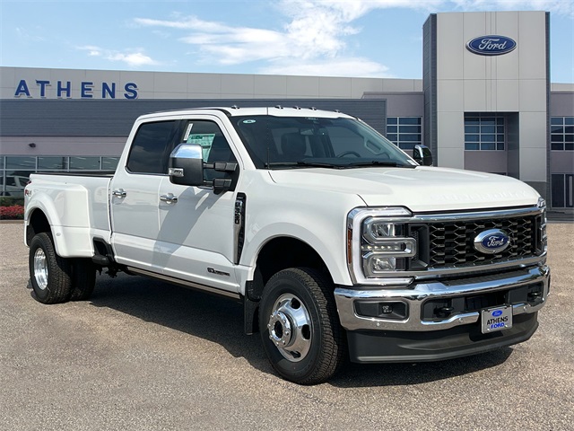 2025 Ford F-350 Super Duty Lariat's photo