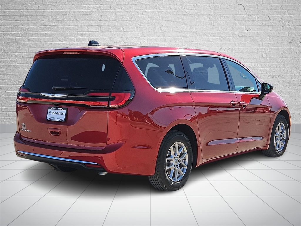 2026 Chrysler Pacifica photo 4
