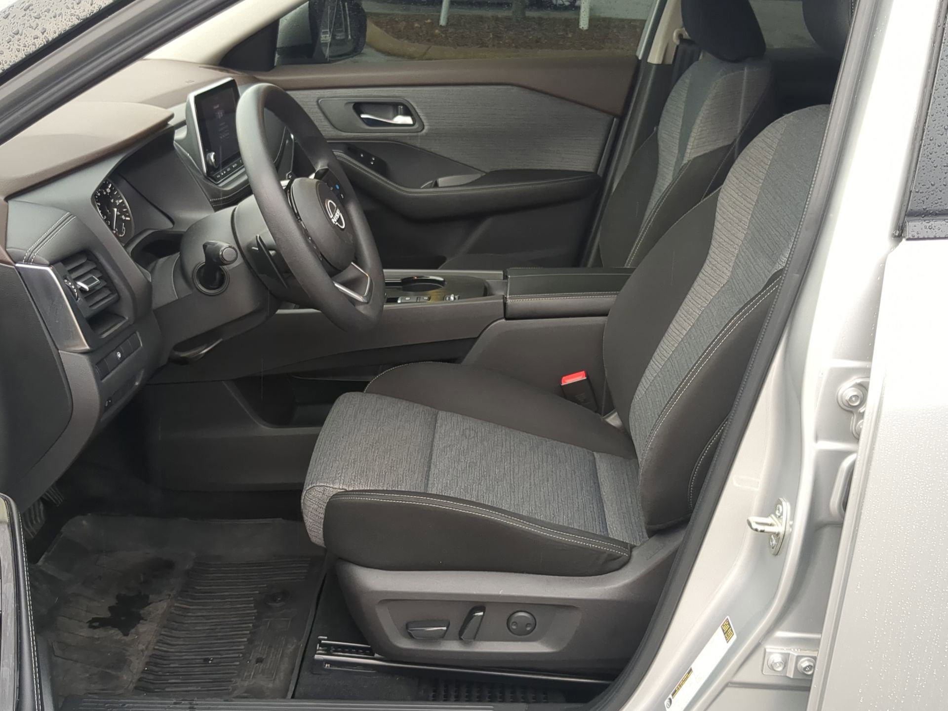 2023 Nissan Rogue SV photo 3