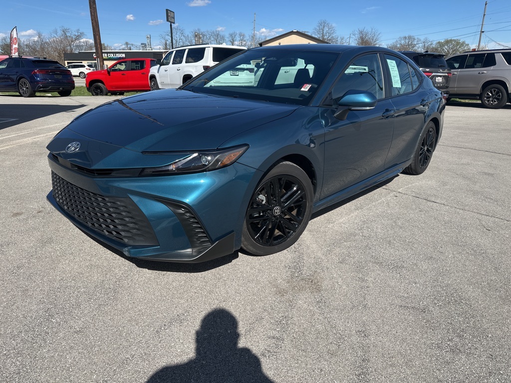 2025 Toyota Camry SE photo 3