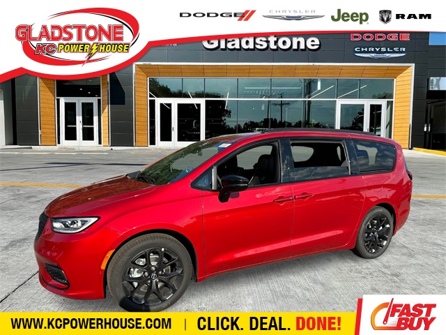 2026 Chrysler Pacifica Limited's photo