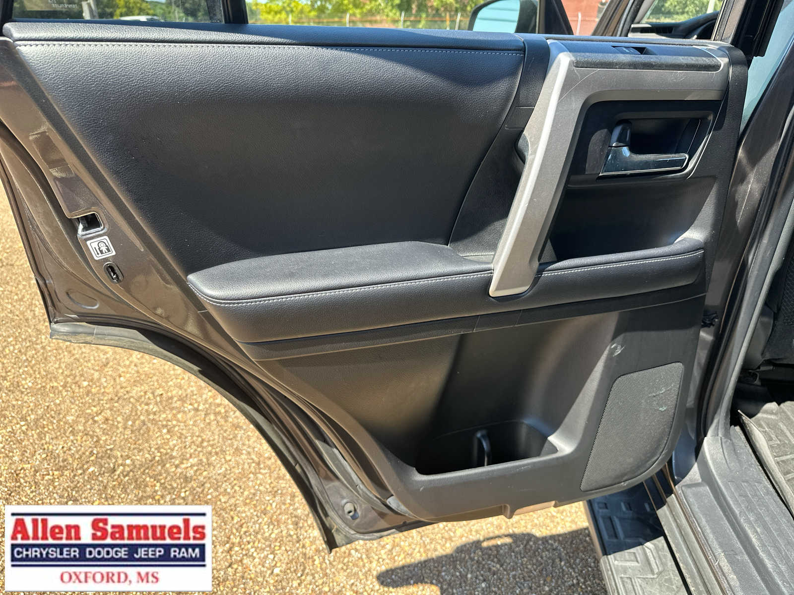 2019 Toyota 4Runner SR5 photo 21
