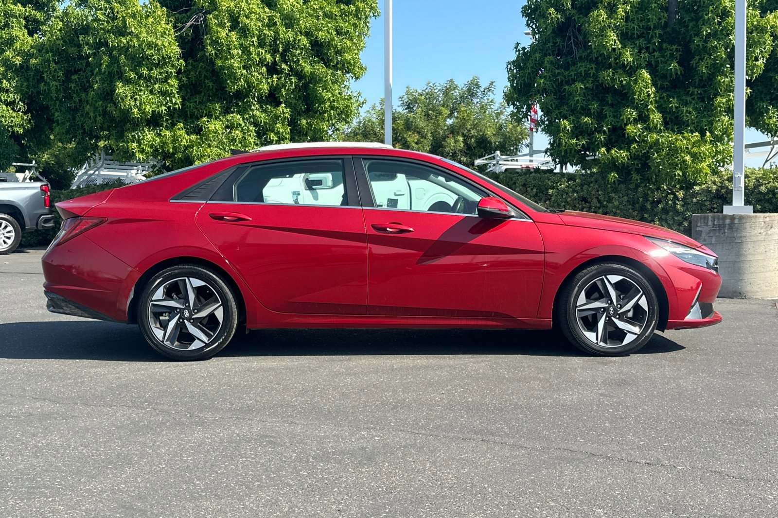 2023 Hyundai Elantra Limited photo 3