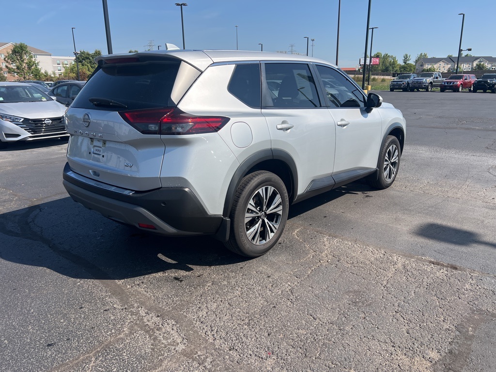2022 Nissan Rogue SV photo 3