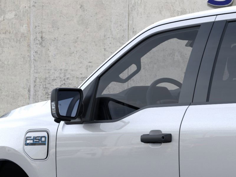 2025 Ford F-150 Lightning XLT photo 16