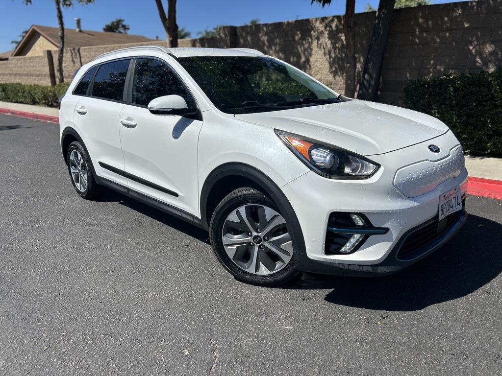 Used 2019 White Kia EX image 1