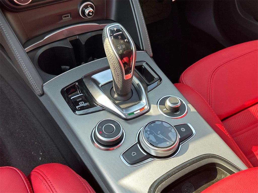 2025 Alfa Romeo Stelvio Sprint Base photo 22