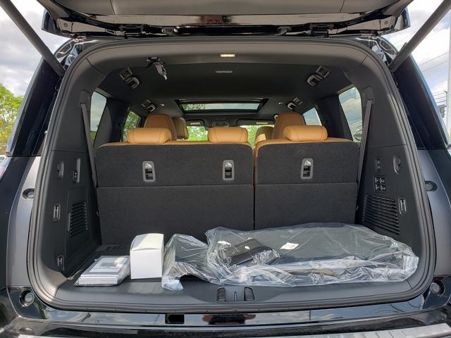2025 Nissan Armada Platinum Reserve photo 5