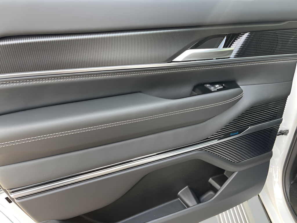 2025 Jeep Grand Wagoneer II photo 23