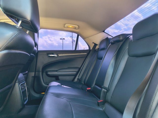 2016 Chrysler 300 Limited photo 22