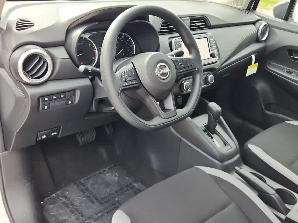 2025 Nissan Versa S photo 9