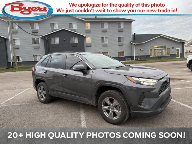 2022 Toyota RAV4 XLE's photo