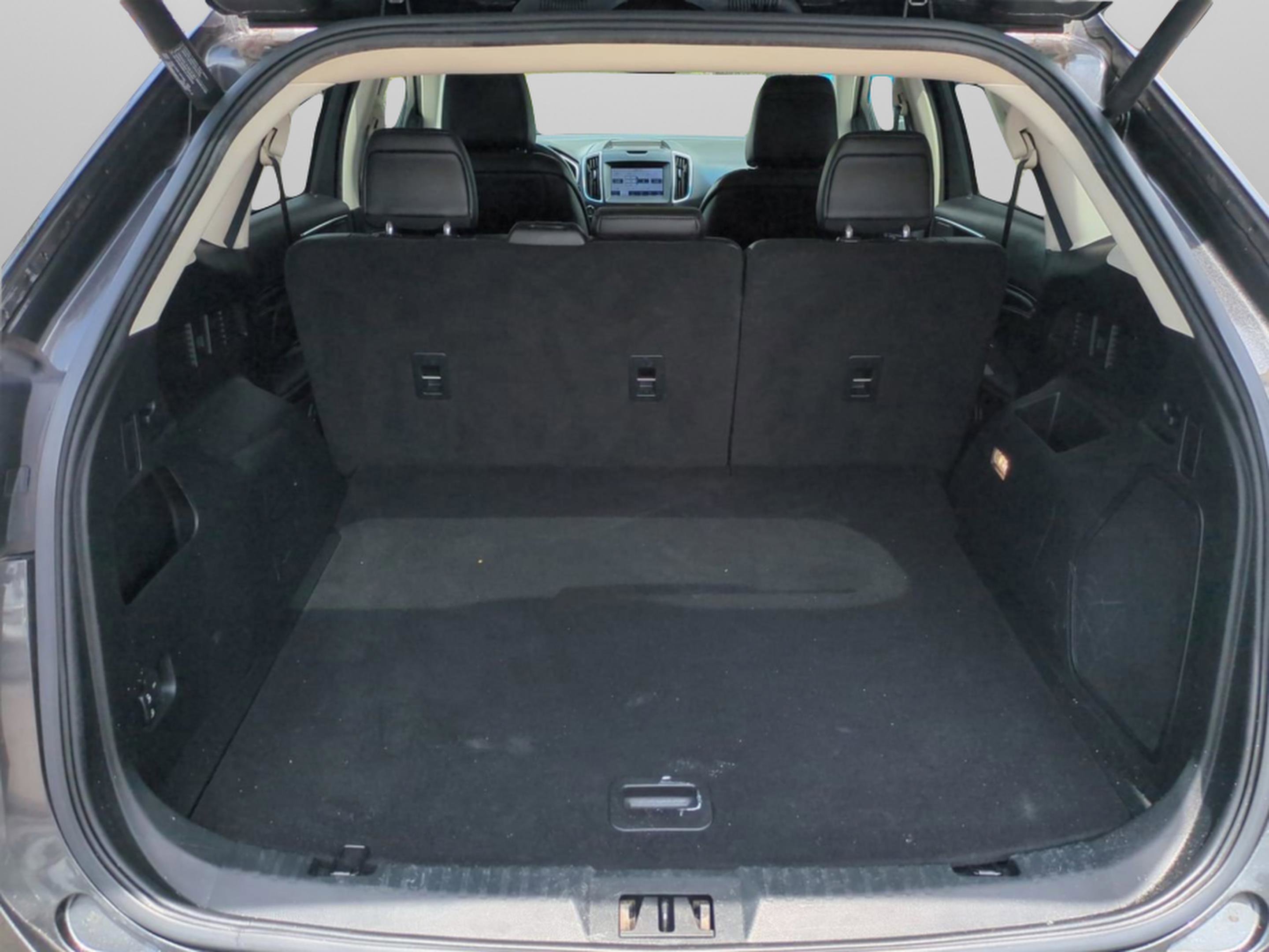 2020 Ford Edge Titanium photo 33