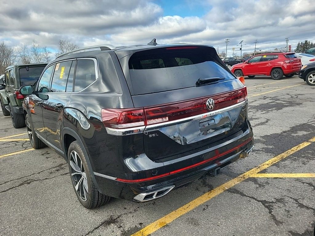 2025 Volkswagen Atlas SEL Premium R-Line photo 3