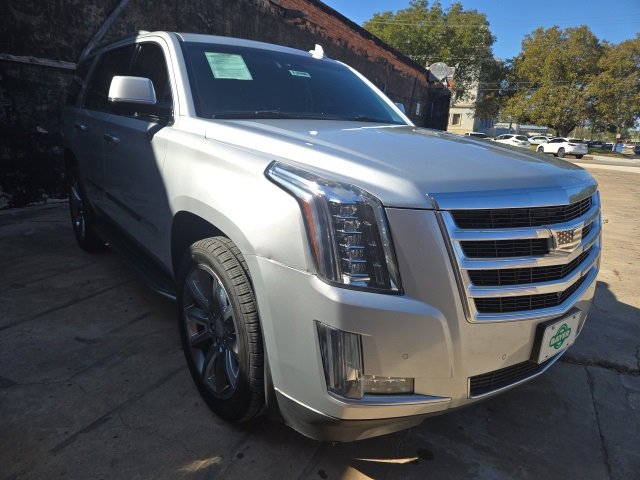 2016 Cadillac Escalade Luxury photo 3