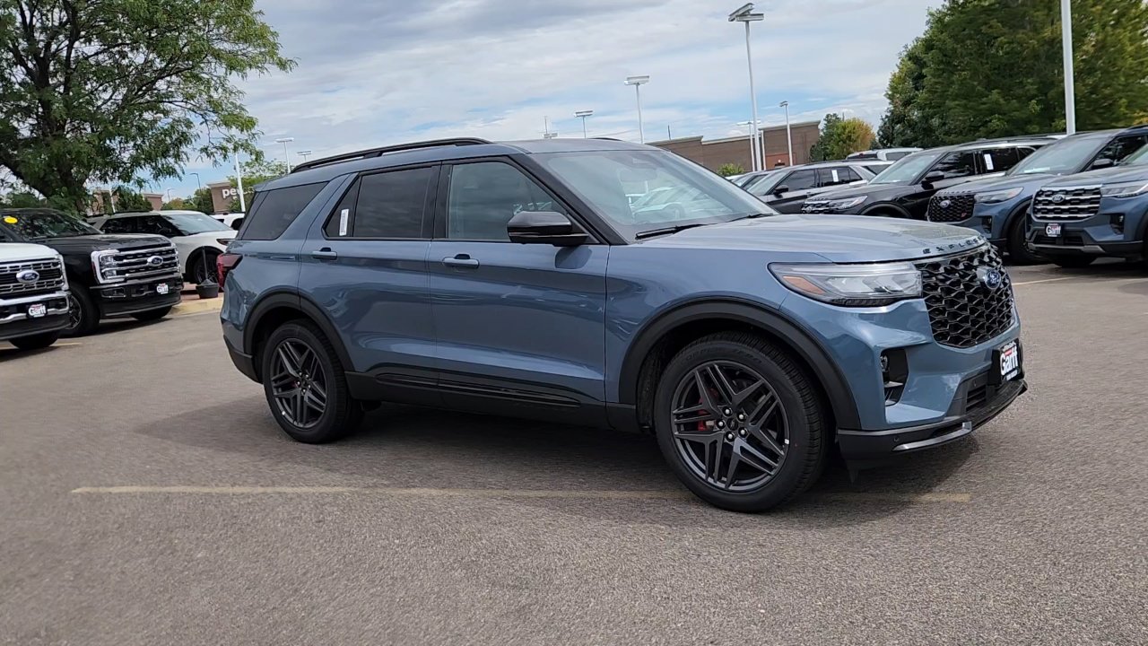 2025 Ford Explorer ST photo 3