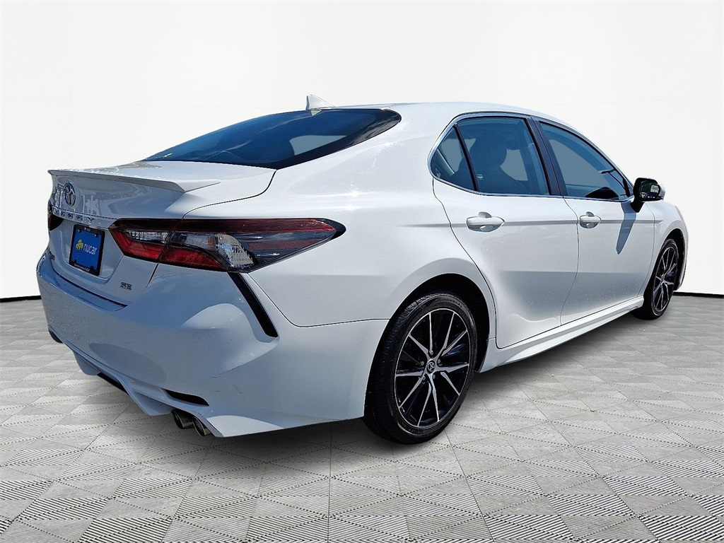 2022 Toyota Camry SE photo 7