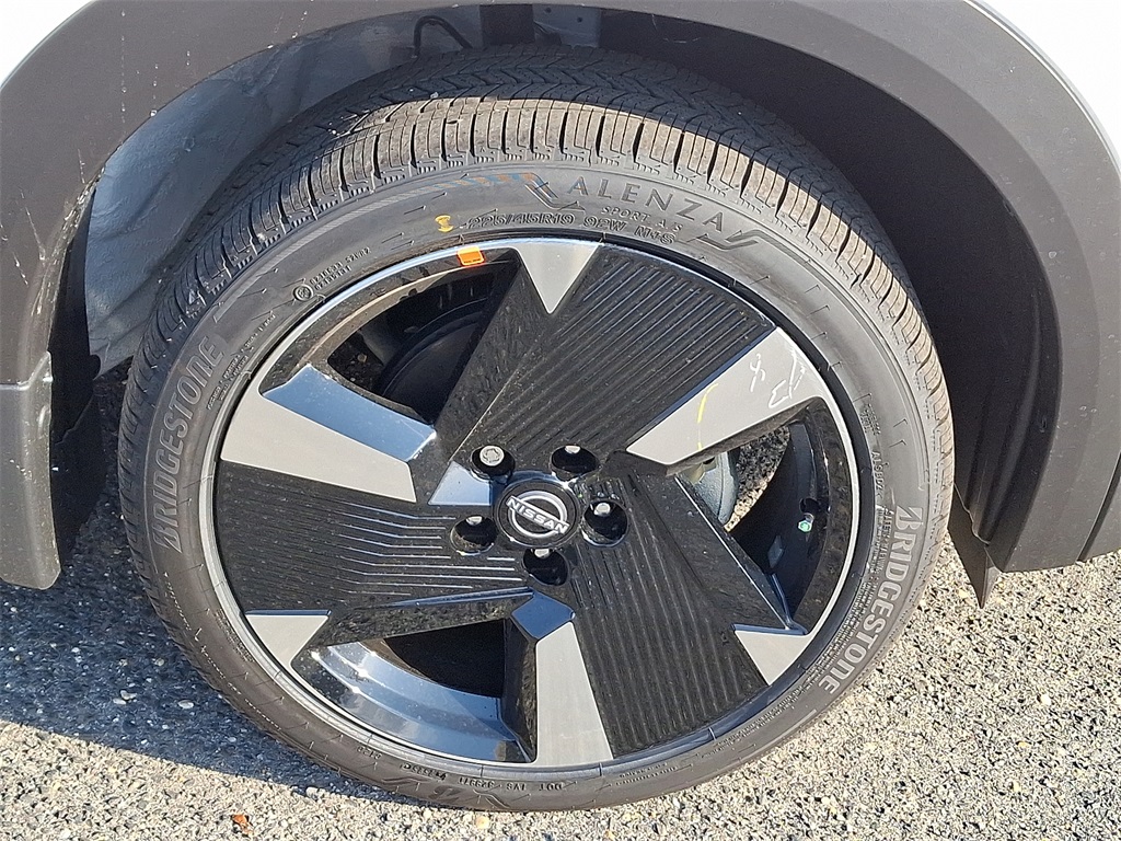 2025 Nissan Kicks SR photo 4