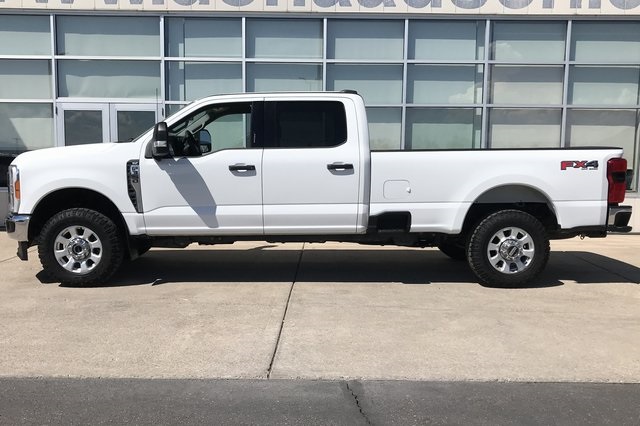 2023 Ford F-350 XLT photo 4