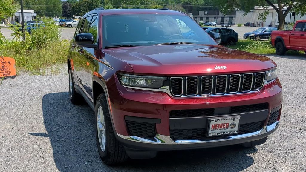 2025 Jeep Grand Cherokee Laredo X photo 4