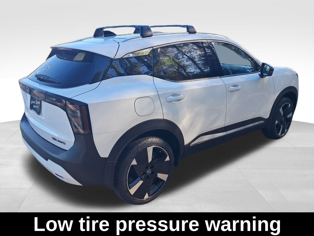 2026 Nissan Kicks SR photo 2