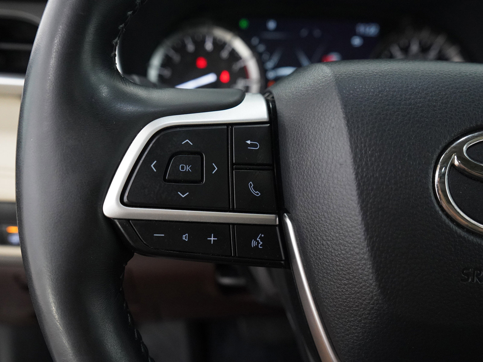 2022 Toyota Highlander XLE photo 25