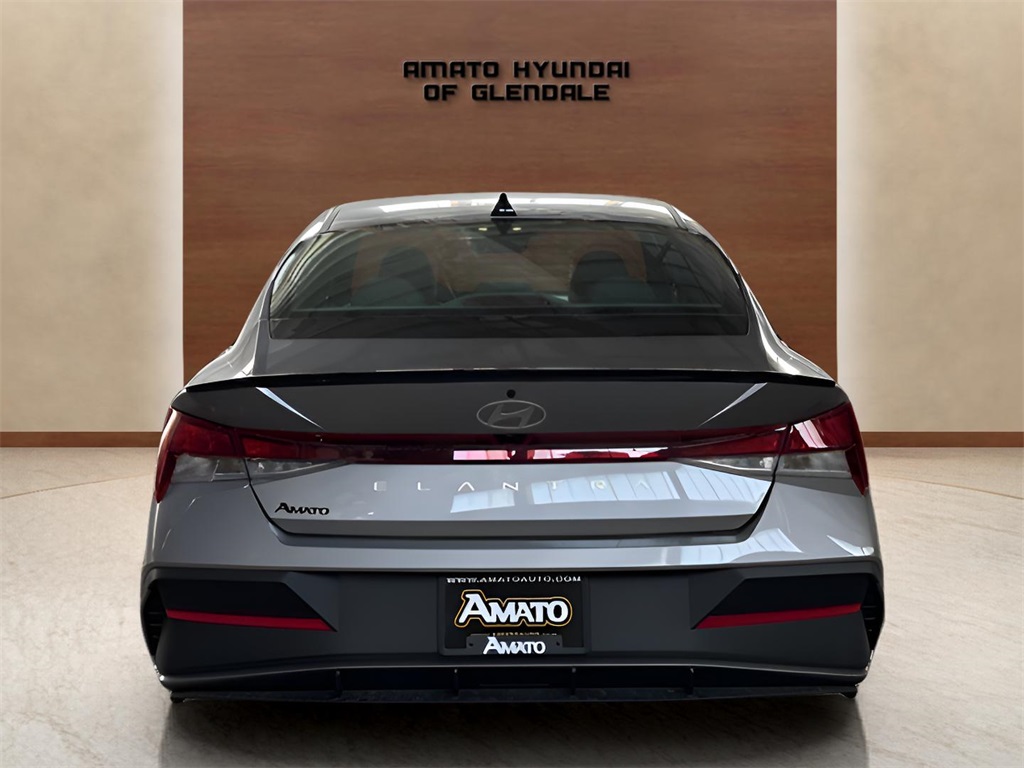 2025 Hyundai Elantra SEL Sport photo 4