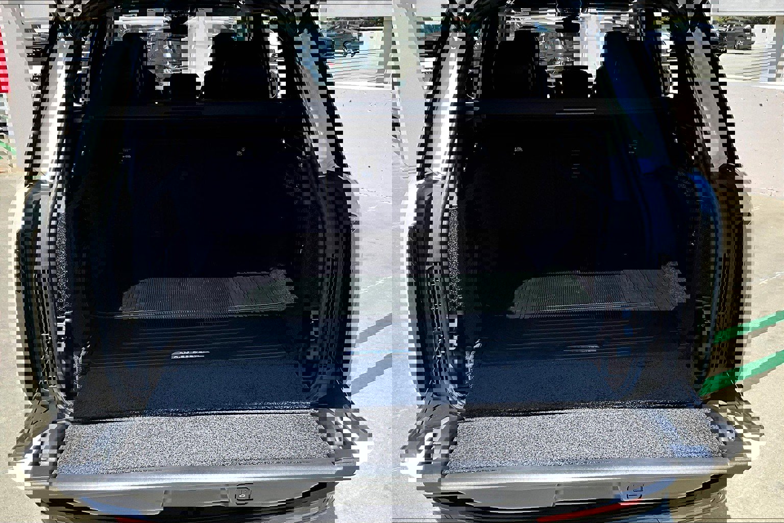 2025 Land Rover Range Rover SE photo 10