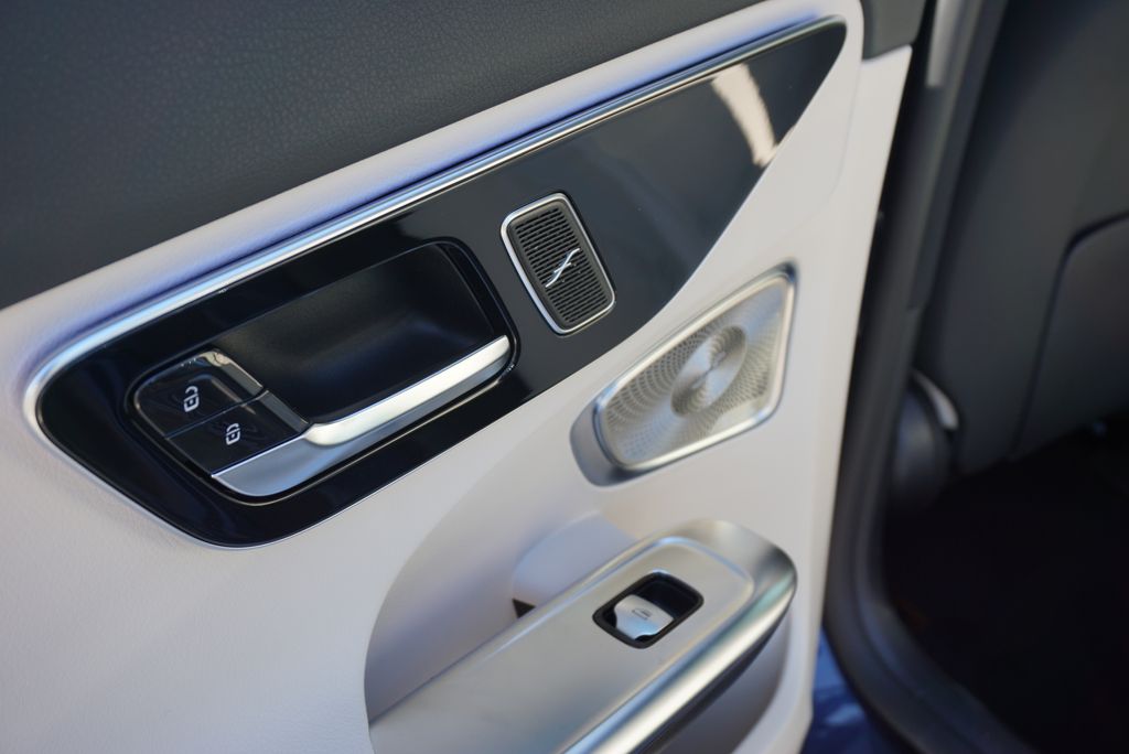 2025 Mercedes Benz C 300 photo 41