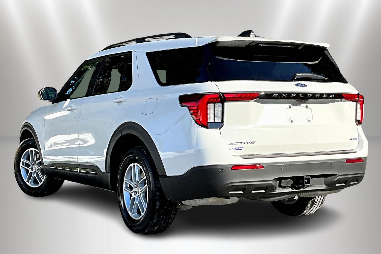 2025 Ford Explorer photo 3