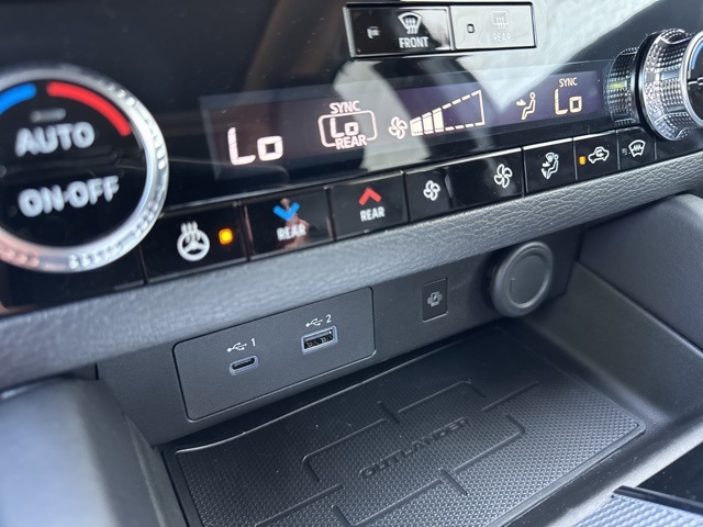 2025 Mitsubishi Outlander PHEV SEL photo 16